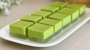 Traditional Pandan Coconut Milk Custard Agar-agar Jelly Cake | 香兰椰奶燕菜果冻糕
