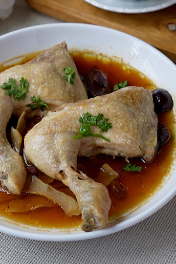 Steamed Herbal Chicken Chinese Style_Steamed Chicken with Simple Herbs