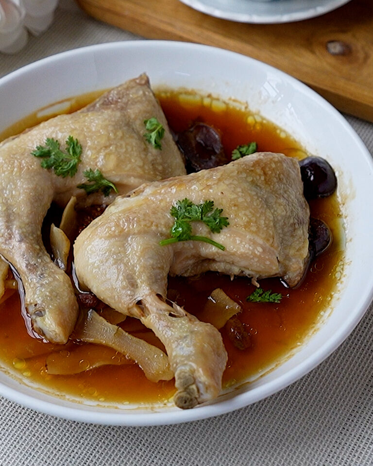 Steamed Herbal Chicken Chinese Style_Steamed Chicken with Simple Herbs