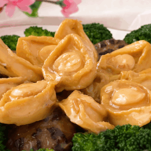 Braised Abalone with Mushroom. Chinese New Year Recipe_焖鮑魚冬菇新年菜