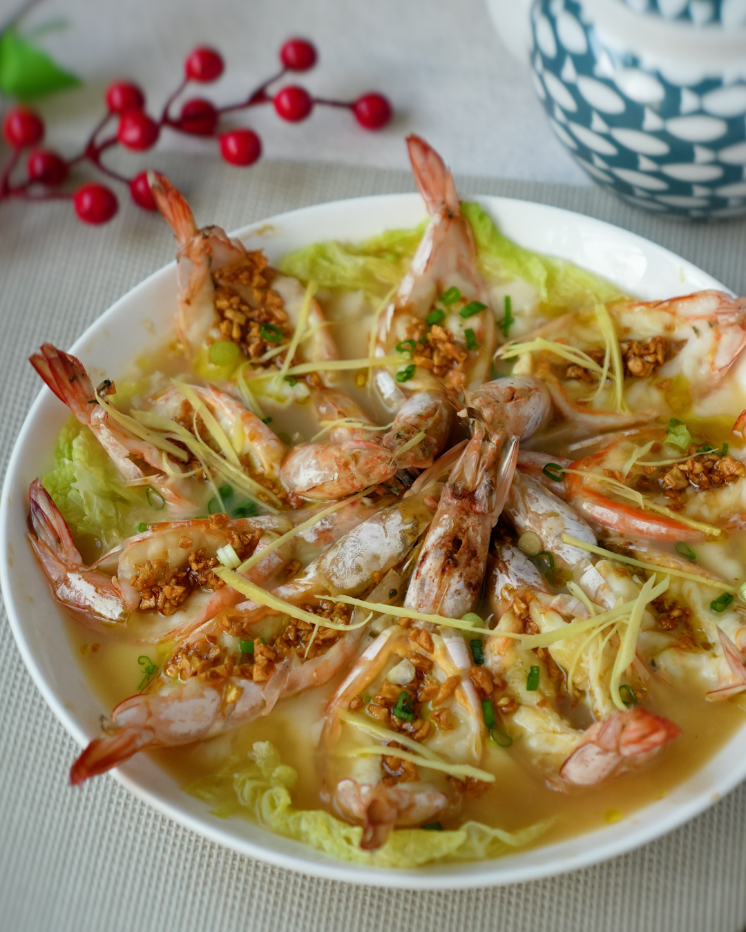 Steamed Prawns on Egg White with Crispy Garlic