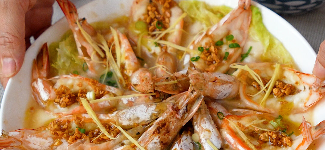 Steamed Prawns on Egg White with Crispy Garlic