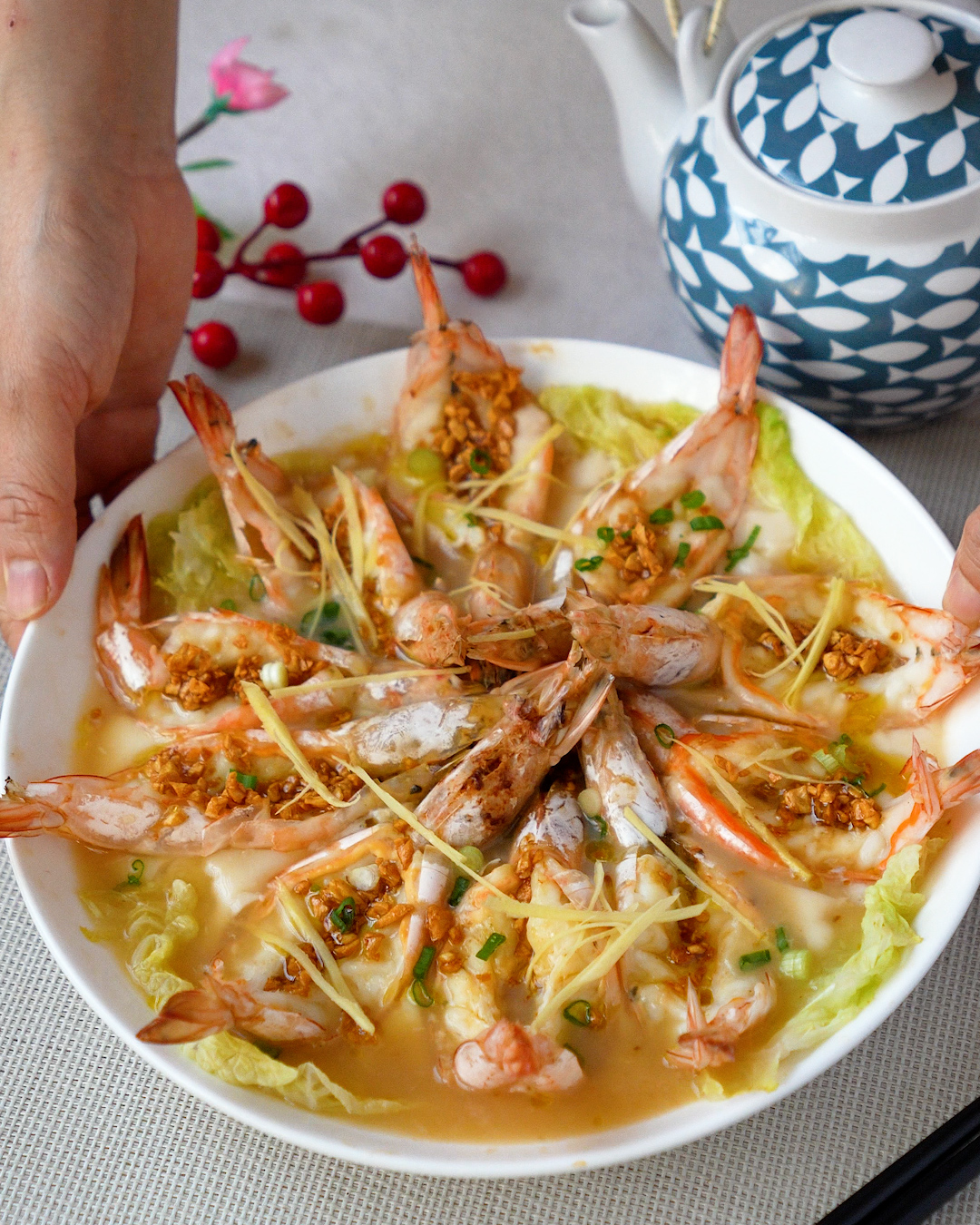 Steamed Prawns on Egg White with Crispy Garlic
