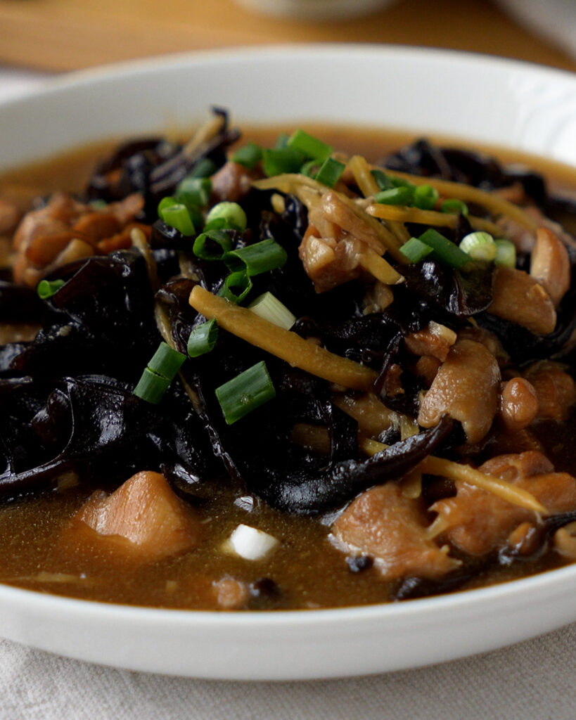 close up photo of braised chicken with black fungus 