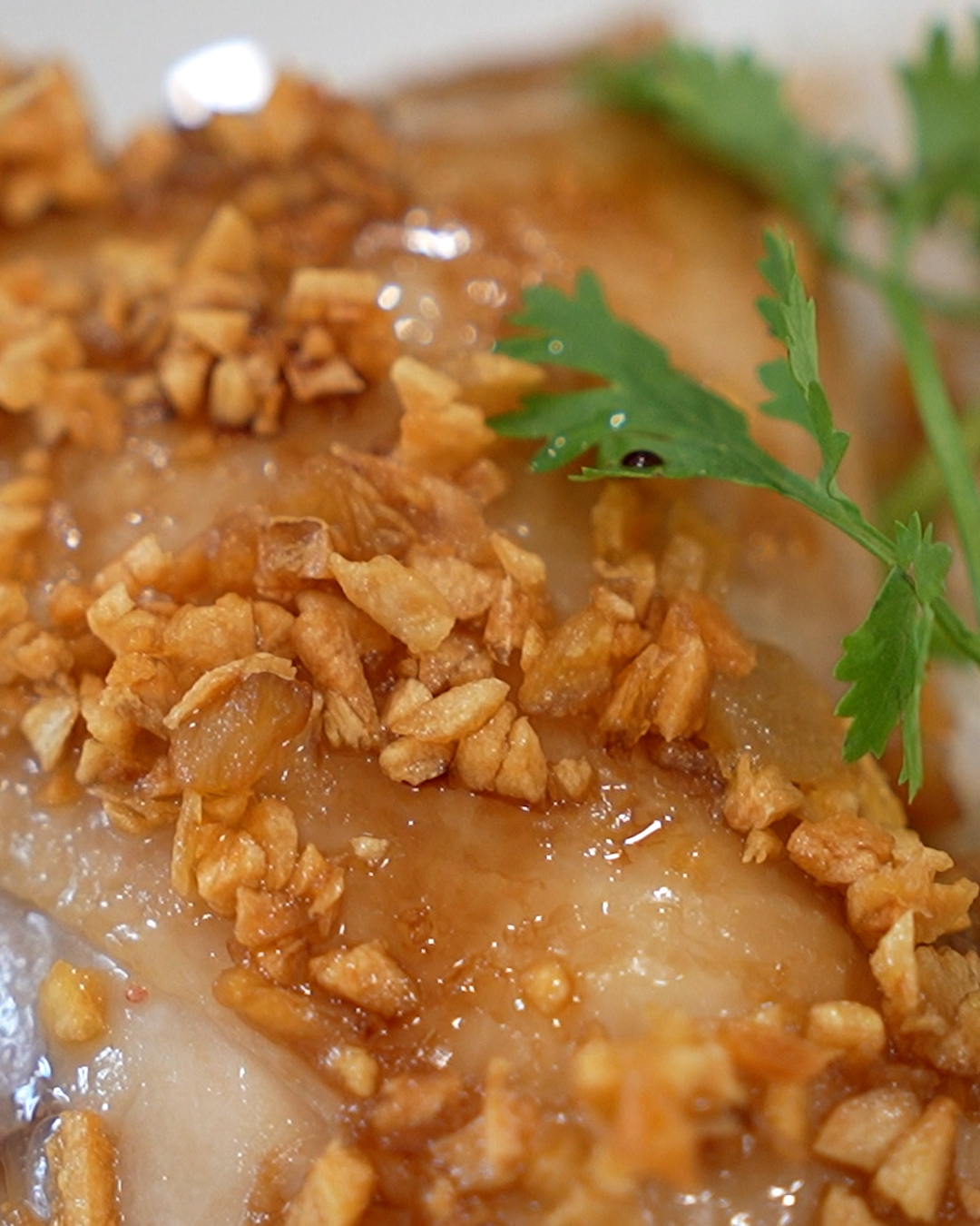 Chicken rice in rice cooker plated with garlic oil, soy sauce and spring onion — Ruyi Asian Recipes