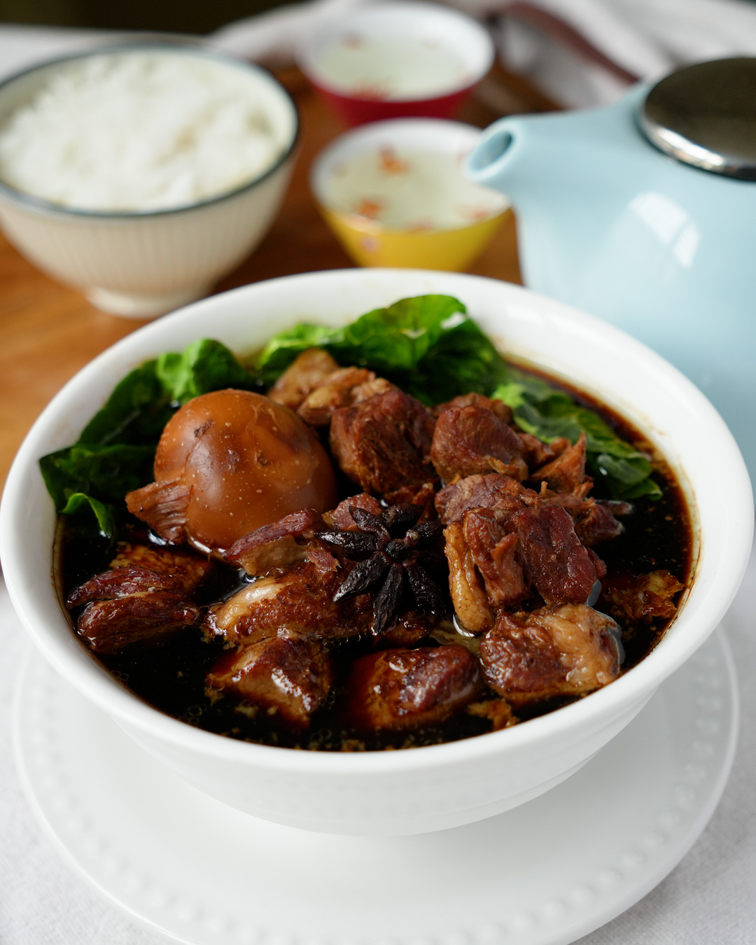 Tau yu bak recipe — braised pork shoulder in soy sauce with hard boiled eggs and star anise